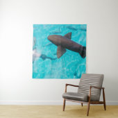 SHARKS ON BODY OF WATER タペストリー (インサイチュ)