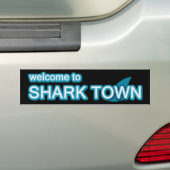 Sharktownへようこそ バンパーステッカー (車上)