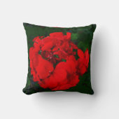 Sharles著赤いゼラニウムの緑の枕 クッション (正面)