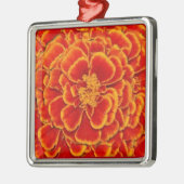 Sharles著赤及び金ゴールドのマリーゴールドの花のギフト メタルオーナメント (左)