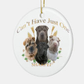 Sharpeiのcantにちょうど1匹のクリスマスのオーナメントがあります セラミックオーナメント (左)