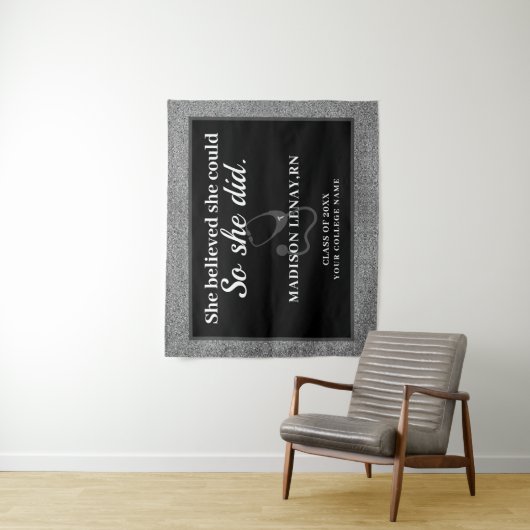 She Believed She Could Nurse Silver Glitter Name タペストリー (インサイチュ)