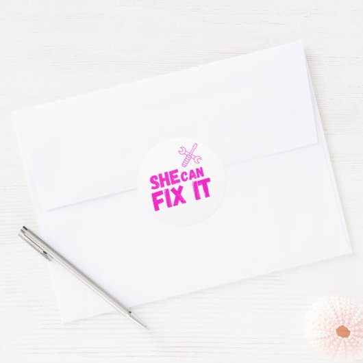 She Can Fix It | Bold DIY Empowerment Sticker ラウンドシール (封筒)