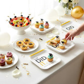 She Did It Graduation Bold Text Black Gold Design ペーパープレート