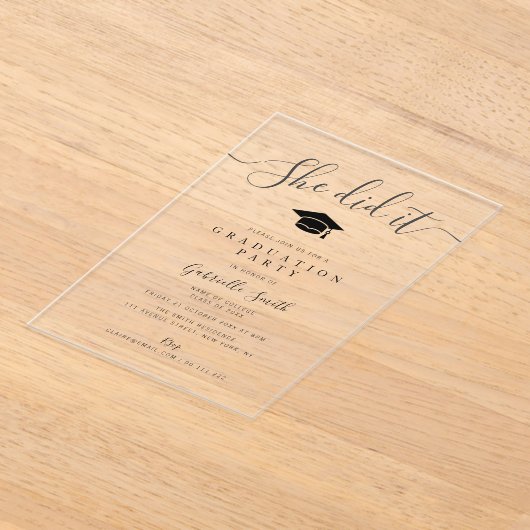 SHE DID IT! Modern Script Graduation Party アクリル招待状 (レイダウン)