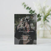 She Did It Script Fully Editable Graduation  インビテーションポストカード (スタンド正面)