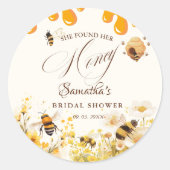 She found her honey Bee bridal shower ラウンドシール (正面)