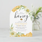 She Found Her Honey Bee Themed Daisy Bridal Shower 招待状 (スタンド正面)