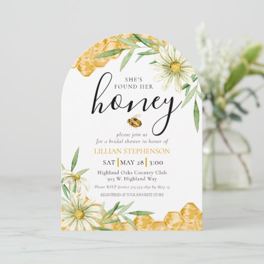 She Found Her Honey Bee Themed Daisy Bridal Shower 招待状 (スタンド正面)