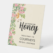 She Found Her Honey Bridal Shower Welcome Sign 台座サイン (正面)