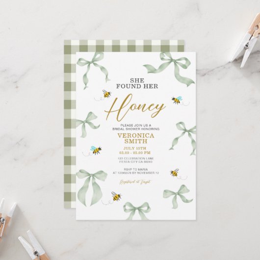 She Found Her Honey Gingham Bee Bridal Shower 招待状 (正面/裏面インサイチュ)