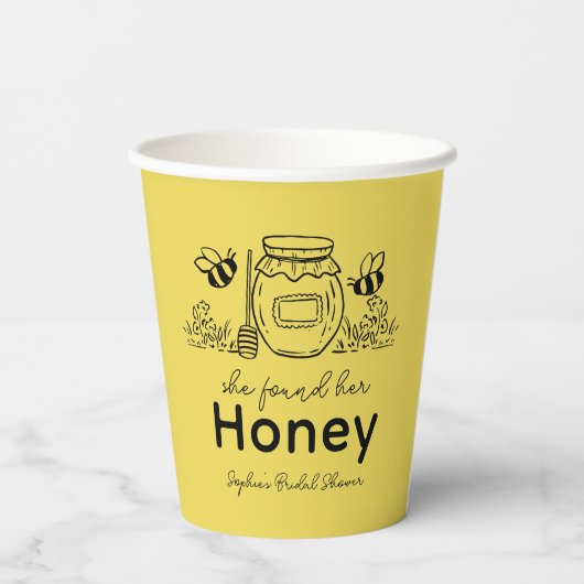 She found her Honey Hand-drawn Bridal Shower 紙コップ (裏面)