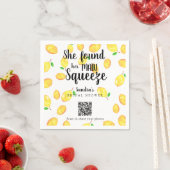 She Found Her Main Squeeze Lemon Bridal Shower QR  スタンダードカクテルナプキン (インサイチュ)