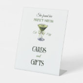 She Found Her Perfect Matcha Bridal Shower Favor 台座サイン (正面)