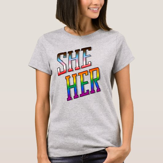 She / Her プログレスプライド人称代名詞Tシャツ Tシャツ (正面)