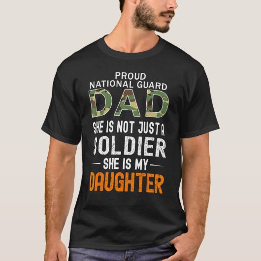 She Is A Soldier & Is My Daughter Proud National G Tシャツ (正面)