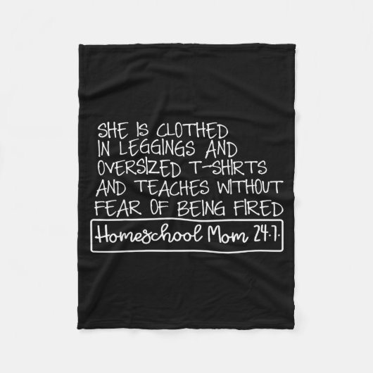 She Is Clothed In Leggings And Oversized Homeschoo フリースブランケット (正面)