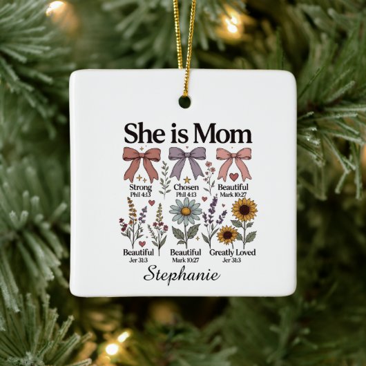 She is Mom | 信仰のオーナメント セラミックオーナメント (ツリー)
