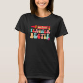 She Is My Teacher Bestie Elementary Teacher BFF Ma Tシャツ (正面)