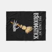 She Likes My Broomstick Couples Pumpkins Skeleton フリースブランケット (正面(横))