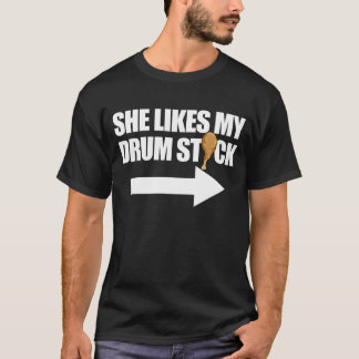 She Likes My Drumstick Raunchy Menshanksgiving fun Tシャツ