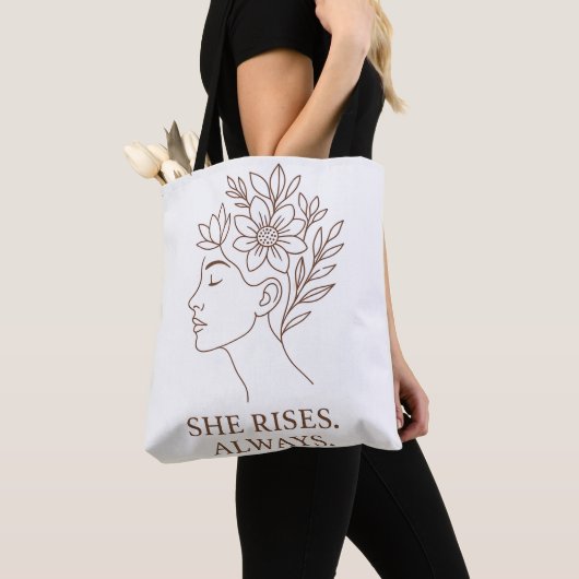 She Rises. Always — Minimalist Empowerment Design トートバッグ (クローズアップ)