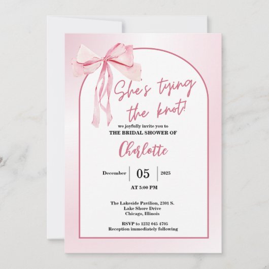 She’s Tying the Knot Arch Simple Bow Bridal Shower 招待状 (正面)