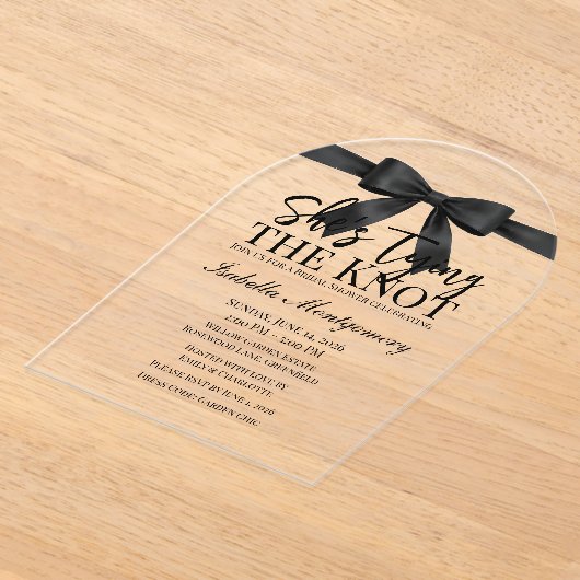 She’s Tying the Knot Theme Black Bow アクリル招待状 (レイダウン)