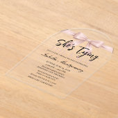 She’s Tying the Knot Theme Blush Pink Bow アクリル招待状 (レイダウン)