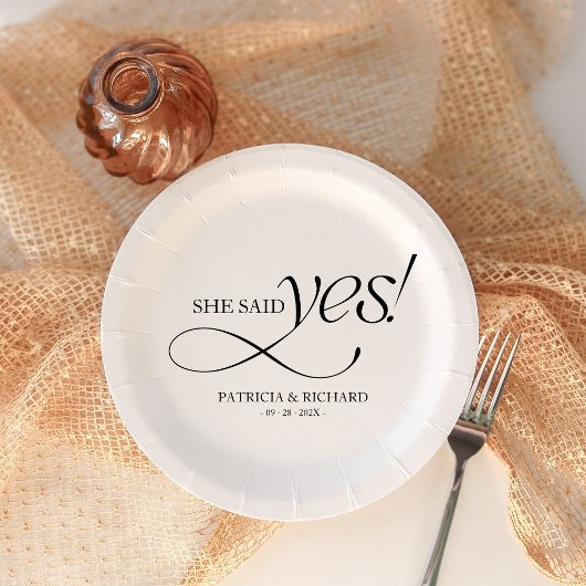 She Said Yes モダン ミニマリスト 婚約パーティー ペーパープレート
