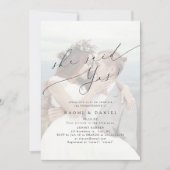 She Said Yes Modern Script Photo Engagement 招待状 (正面)