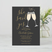 She Said Yes QR Code Bridal Shower Black And Gold 招待状 (スタンド正面)