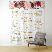 She said yesFloral Burgundy Bridal Shower Backdrop タペストリー (インサイチュ)