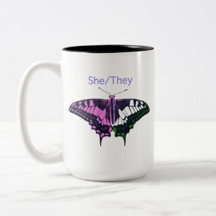 She/They非バイナリフラグアゲハチョウ ツートーンマグカップ