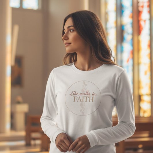 She Walks in Faith – Christian Women’s Inspiration トライブレンドＴシャツ