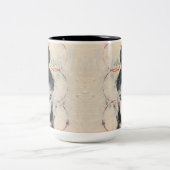 She Who Is... ツートーンマグカップ (中央)