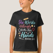She Works Willingly With Her Hands Proverbs 31 13  Tシャツ (正面)