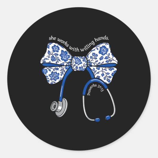 She Works With Willing Hands Proverbs 31 13 Christ ラウンドシール (正面)