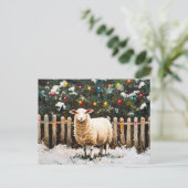Sheep in Holiday Snow Scene ポストカード (スタンド正面)