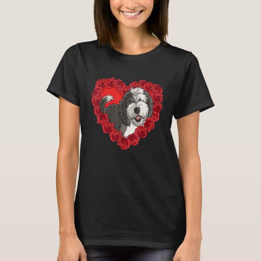 Sheepadoodle Heart Roses Valentine Day Dog Mom Tシャツ (正面)
