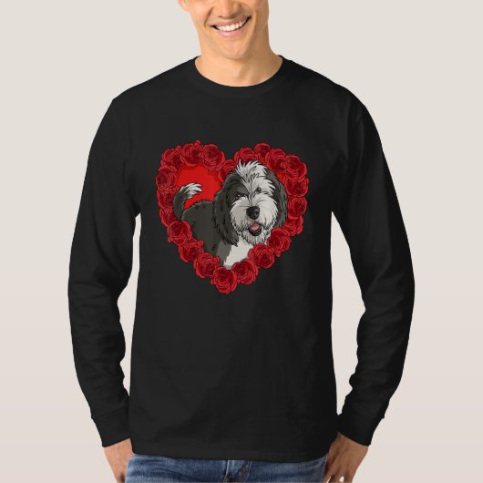 Sheepadoodle Heart Roses Valentine Day Dog Mom Tシャツ (正面)