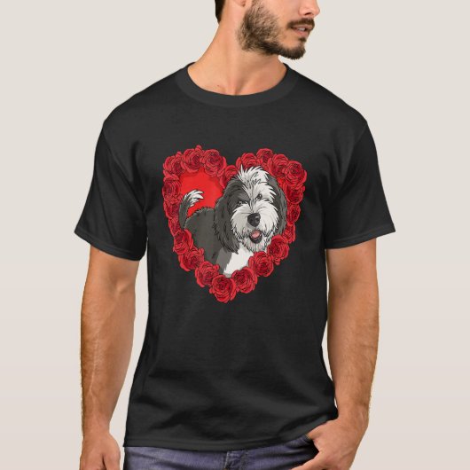 Sheepadoodle Heart Roses Valentine Day Dog Mom Tシャツ (正面)