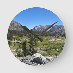 Shell Lake、Tioga Pass、CAのビュー ラウンド壁時計