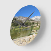 Shell Lake、Tioga Pass、CA ラウンド壁時計 (傾斜)
