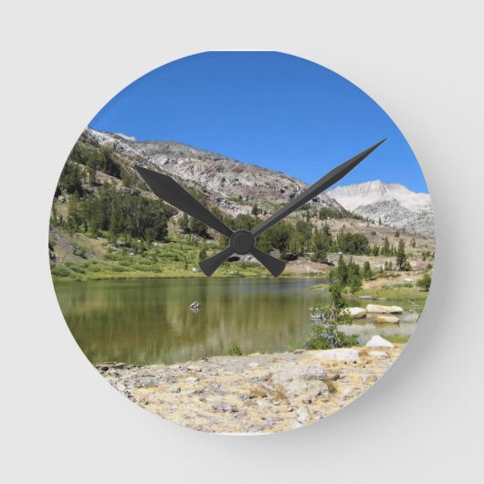Shell Lake、Tioga Pass、CA ラウンド壁時計 (正面)