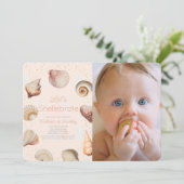 Shellebrate Seashell Realistic 1st Birthday Photo 招待状 (スタンド正面)