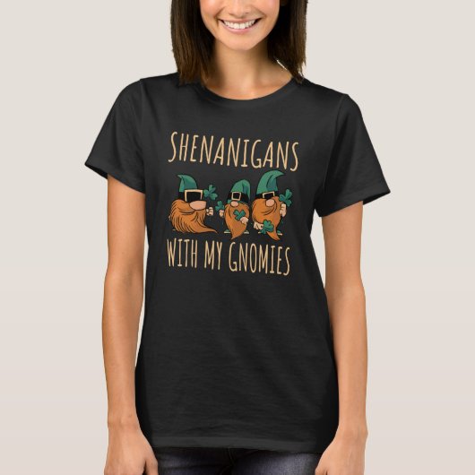 Shenanigansと私のgnomies St Patrick s Day Gnom Tシャツ (正面)
