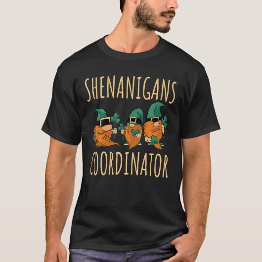 Shenanigans Coordinator Funny Gnomies St Patrick's Tシャツ (正面)
