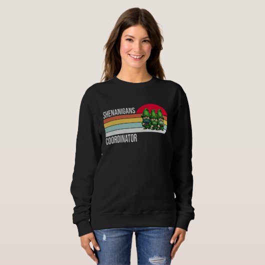 Shenanigans Coordinator St Patricks Day Gnomes スウェットシャツ (正面フル)