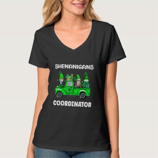 Shenanigans coordinator st patrick's day shamrock tシャツ (正面)